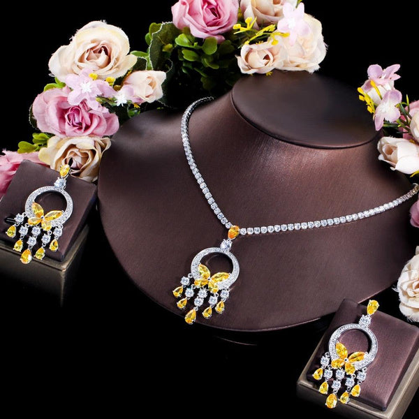 طقم مجوهرات نسائي من تصميم CWWZircons,من احجار الزركونيا يتكون من قلادة وأقراط عالية الجودة - متجر بيوتي سنتر
